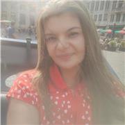 Chica jovial imparte clases de Ingles